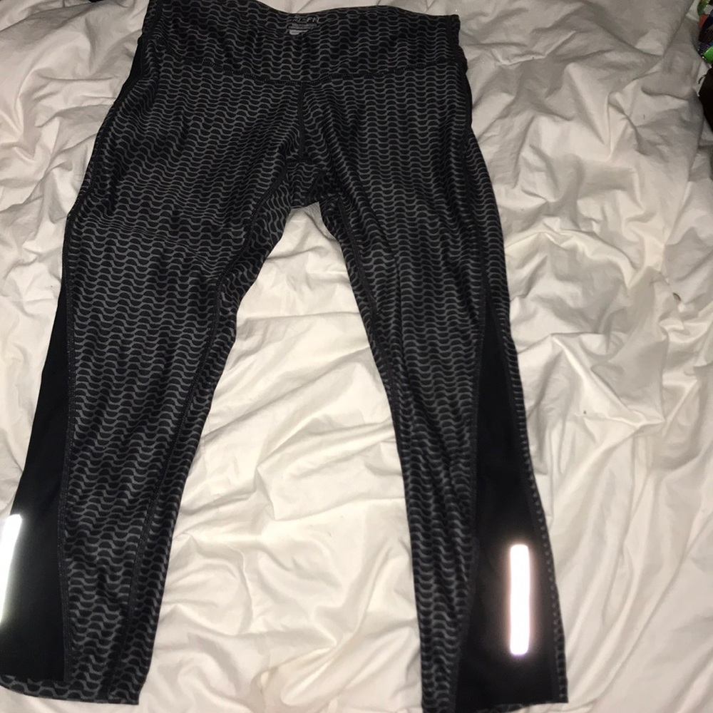Nike Small Dry Fit cropped leggings🌪